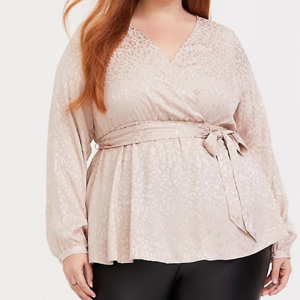 NWT Torrid 1 jacquard bouse